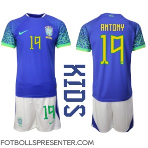 Brasilien Antony #19 Bortatröja Barn VM 2022 Kortärmad (+ korta byxor)